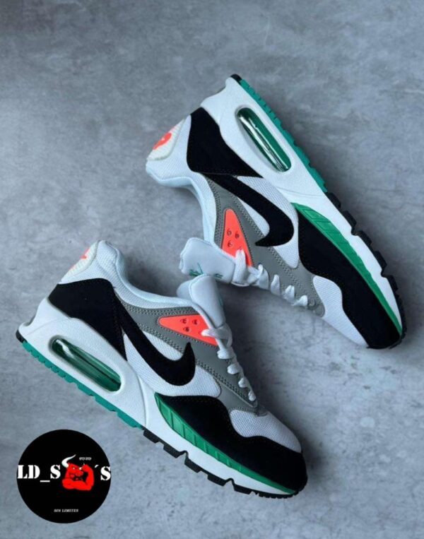 NIKE AIR CORRALEC