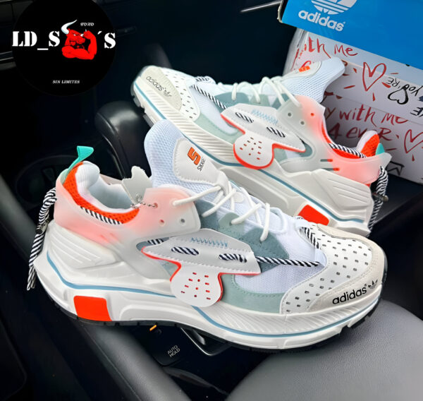 ADIDAS SIKAIGE