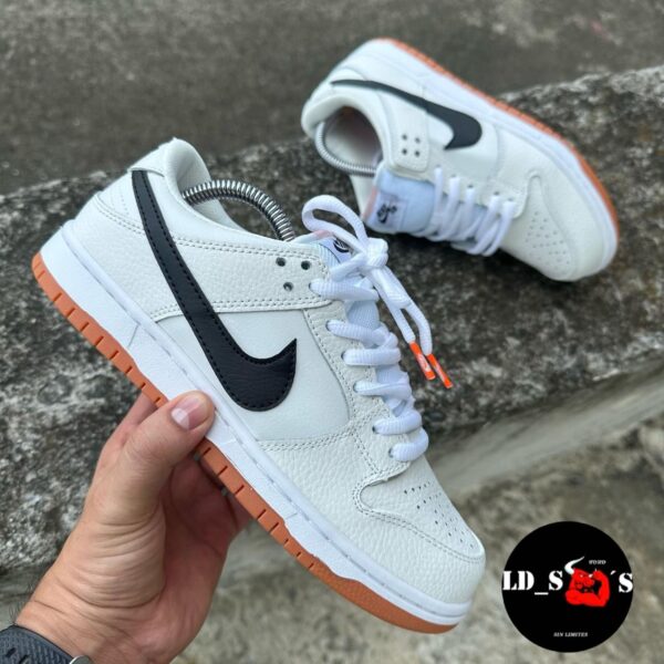 NIKE SB DUNK LOW - Image 3