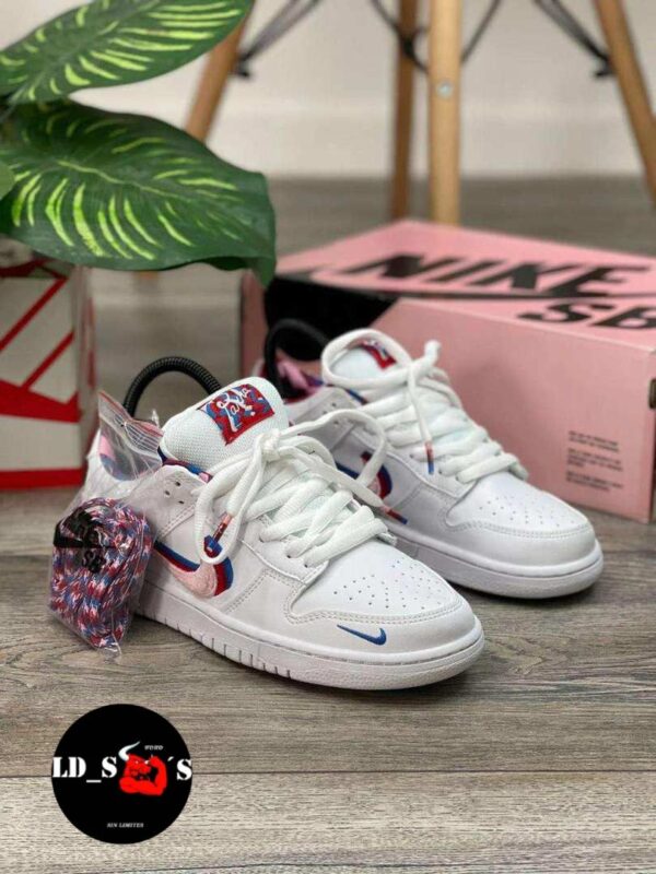 NIKE PARRA