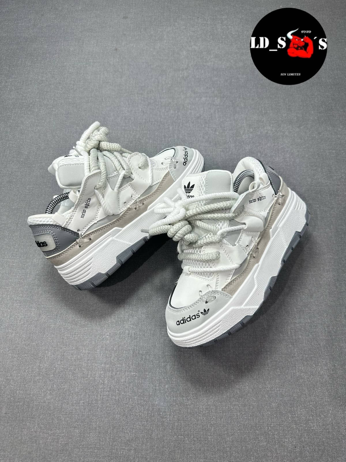 ADIDAS SHITA BLANCO-GRIS