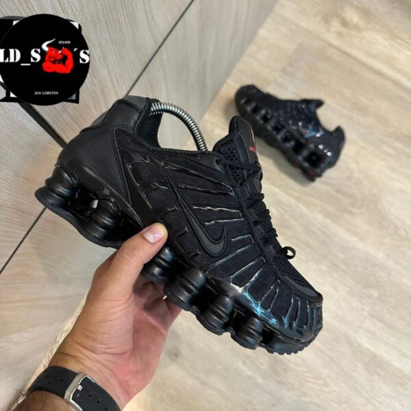 NIKE SHOX