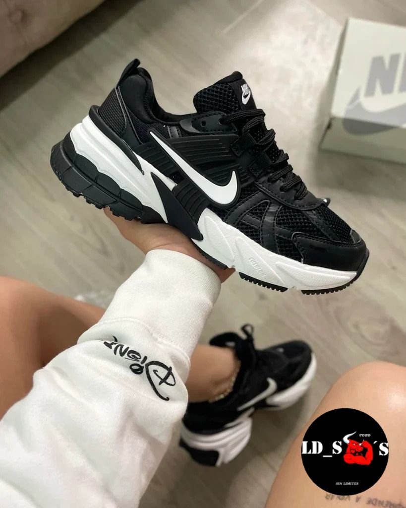 NIKE V2K NEGRO
