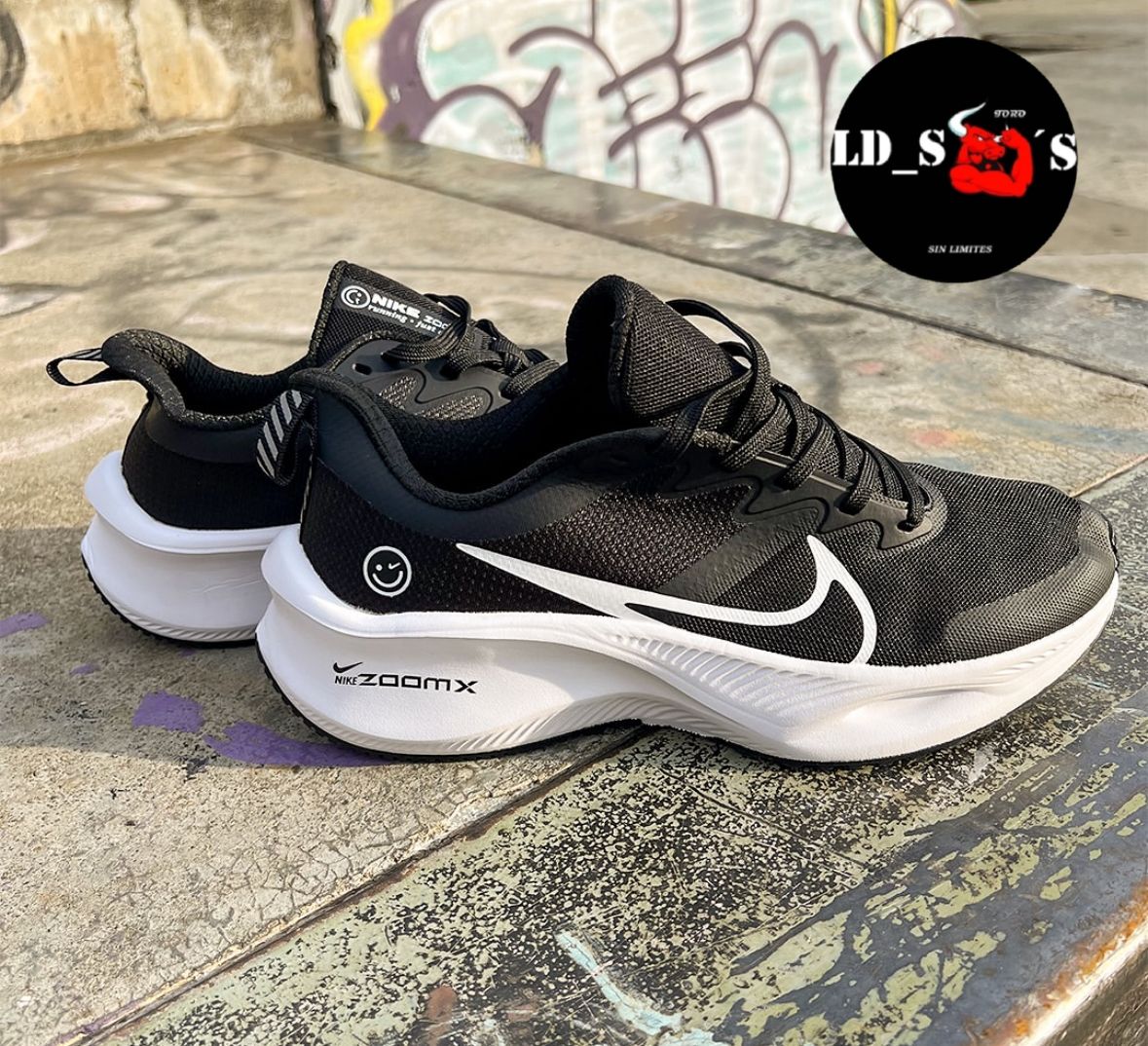 NIKE ZOOM CARITA NEGRO