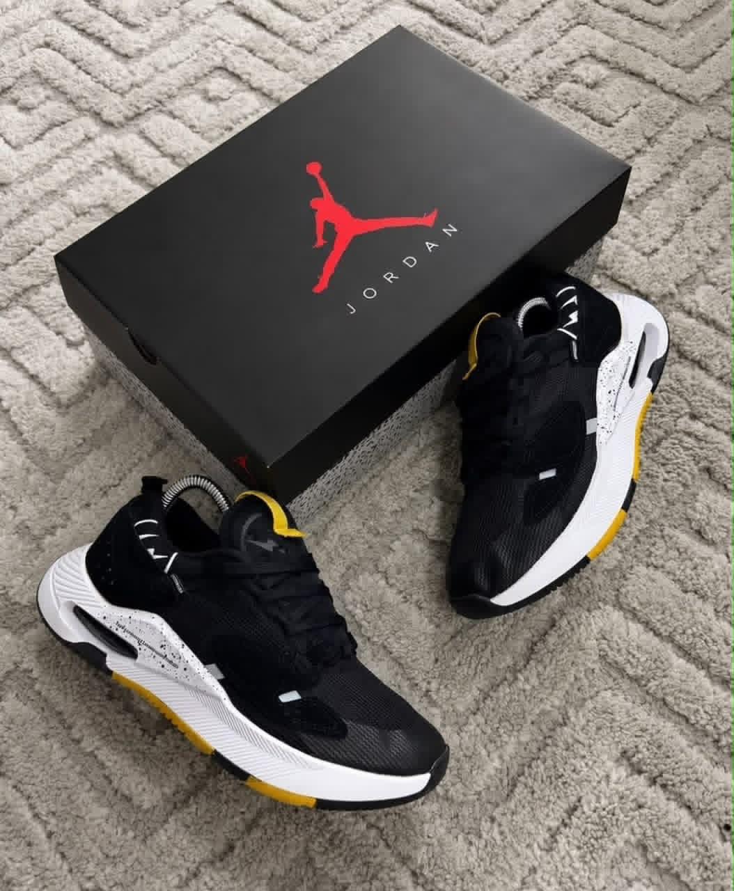 JORDAN CADENSE NEGRO-AMARILLO
